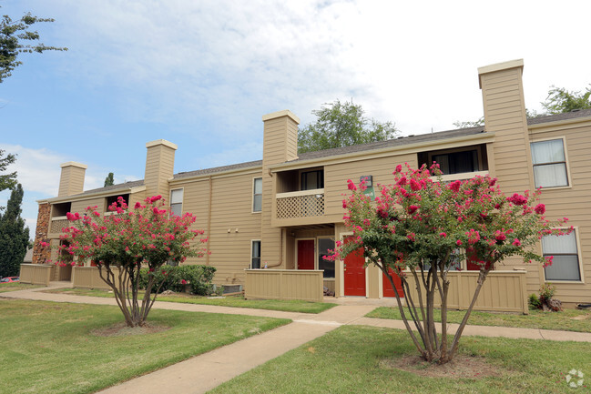 Building - Alexis Park Apartments