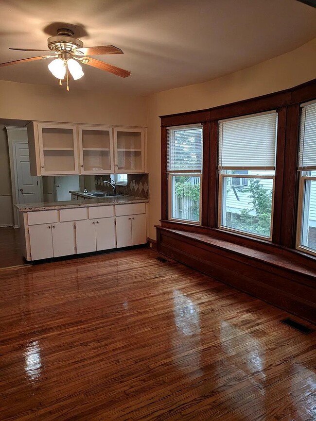 Foto del edificio - 4112 Burnham Ave