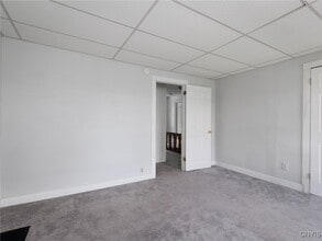 Building Photo - 427 East Ave