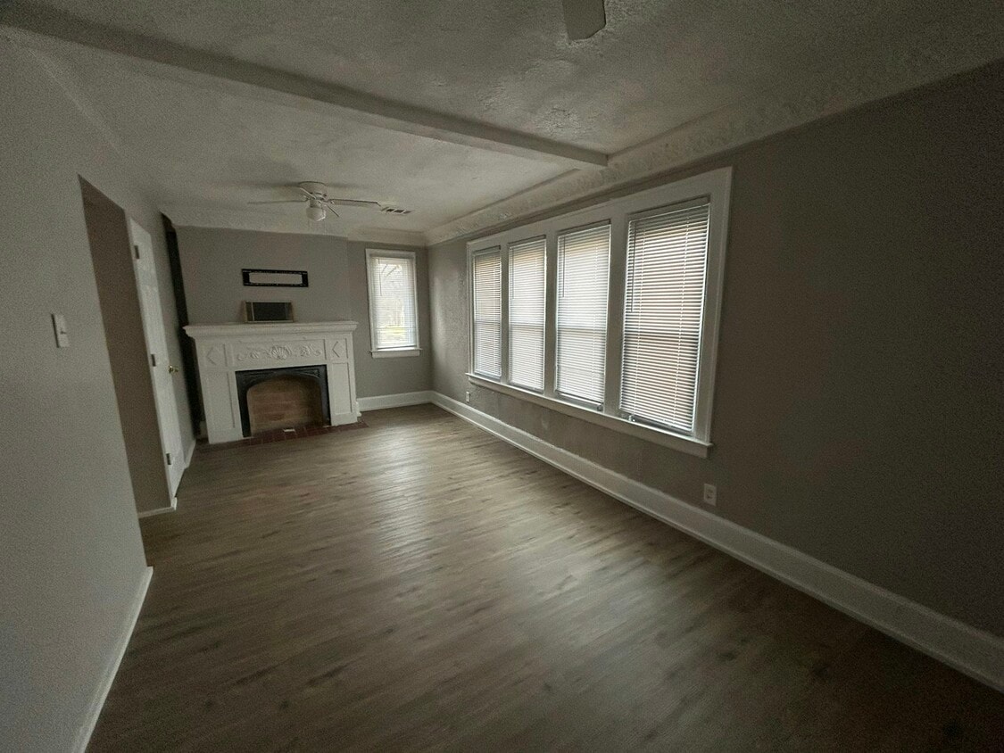 Primary Photo - 4207 Devonshire Road, Unit 4207