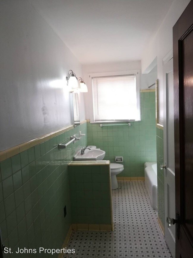 Building Photo - 3 br, 1 bath House - 2039 East Durkee Dr.