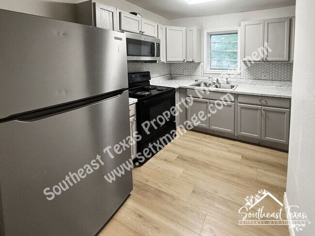 Foto del edificio - 908 Stilwell Blvd