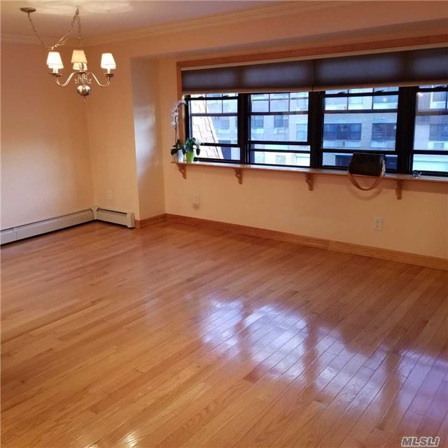 Foto del edificio - 240-31 70th Ave