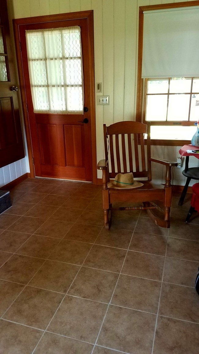 Heated Breezeway - 373 Meadow Rd