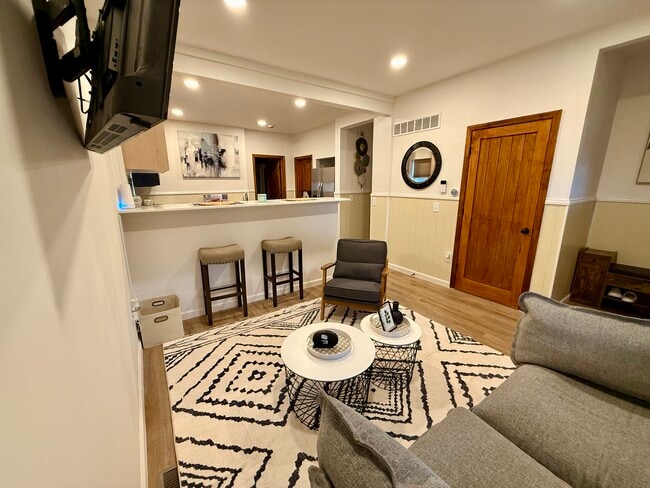 Sala de estar - 6634 Etzel Ave