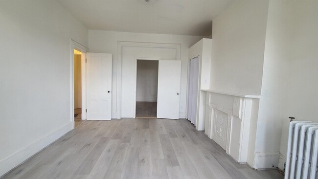 Building Photo - 242 Bowers St