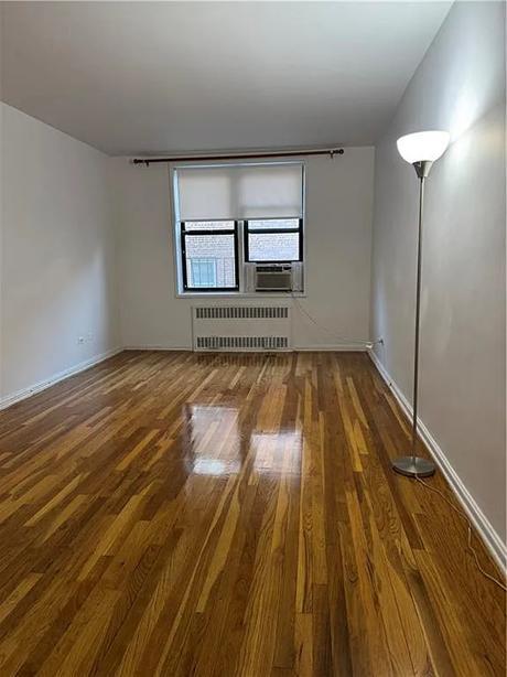 Foto del edificio - 7261 Shore Rd