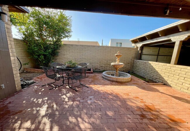 Foto del edificio - 2434 N Shade Tree Cir