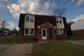 Building Photo - 1301 Richmond Ave