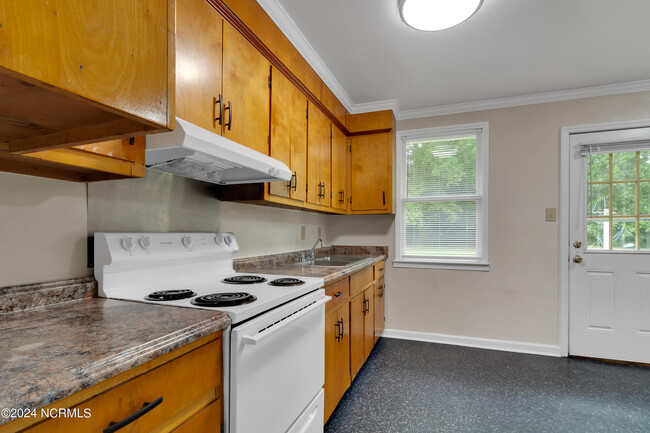 Building Photo - 531 Williams St