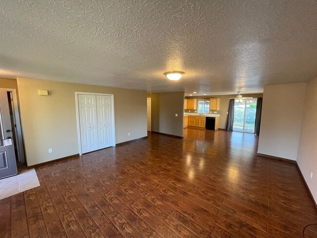 Foto del edificio - 1472 Hunter Ave N