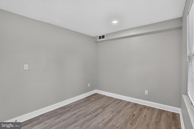 Building Photo - 1807 Silver Ct