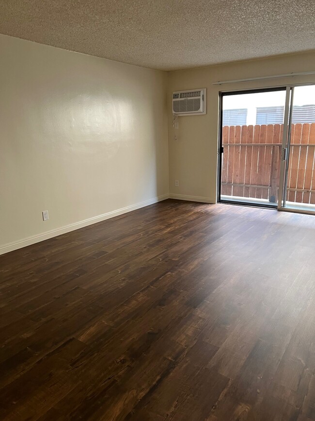 Building Photo - 20334 Saticoy St