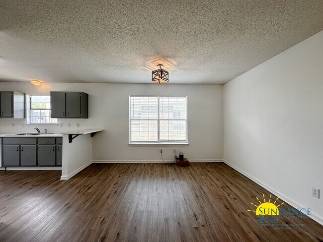 Building Photo - Energy-Efficient Living on a Peaceful Cul-...