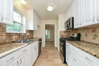 Building Photo - 3102 Timber View Dr