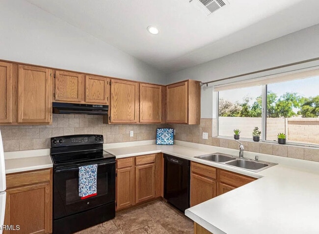 Photo - 1381 W Gary Dr House