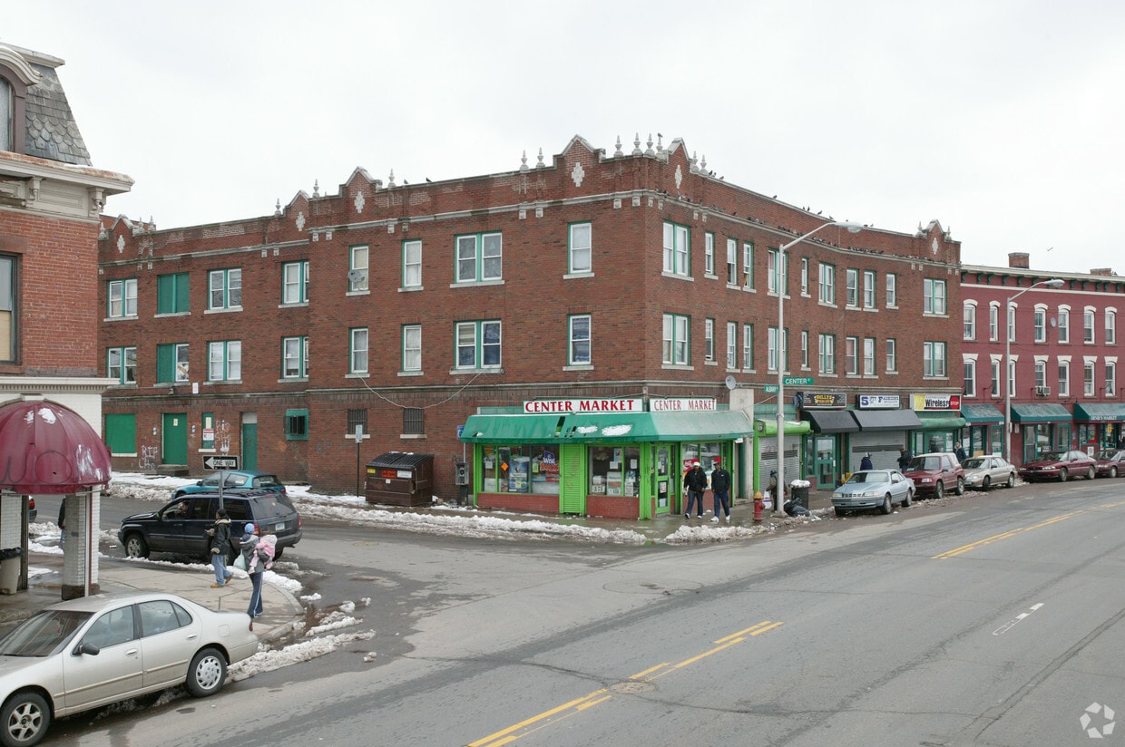 Primary Photo - 246-256 Albany Ave