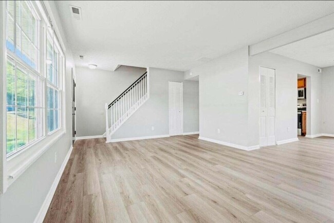 Building Photo - 3500 Warwick Dr