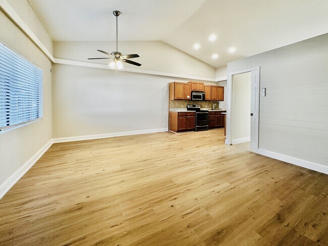 Foto del edificio - 826 Wiggins Pass Rd