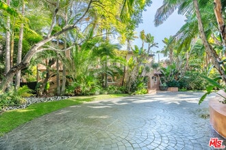 Building Photo - 806 N Alpine Dr