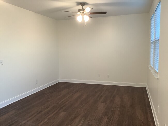 Building Photo - 164 Twin River Drive