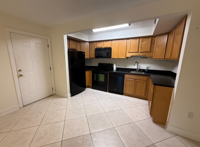 Foto del edificio - 631 N Orange Ave