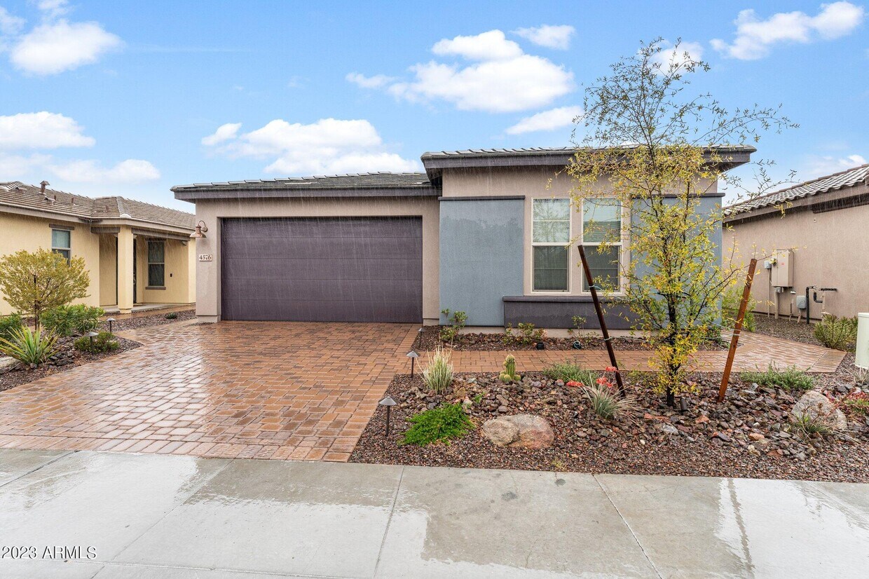Primary Photo - 4576 Nighthawk Ct