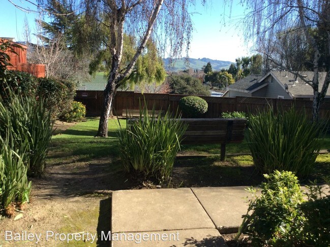 Building Photo - 1060 Sunbird Dr