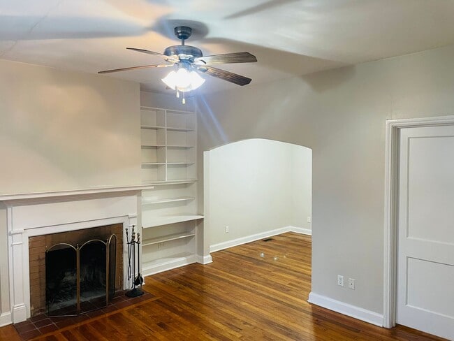 Building Photo - Fantastic location near TMH