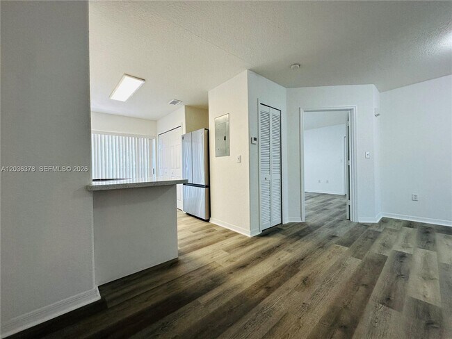 Foto del edificio - 5705 NW 109th Ave