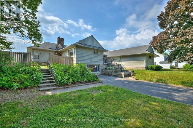 Photo du bâtiment - 631 Lakeshore Rd