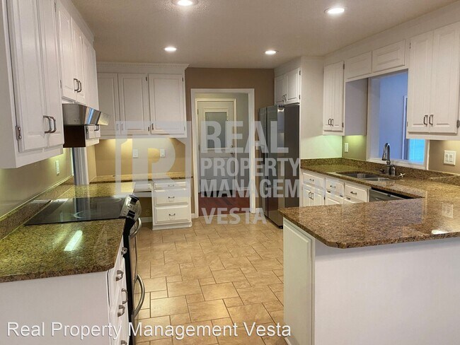 Foto del edificio - 4 br, 3 bath House - 115 Lakeridge Ln