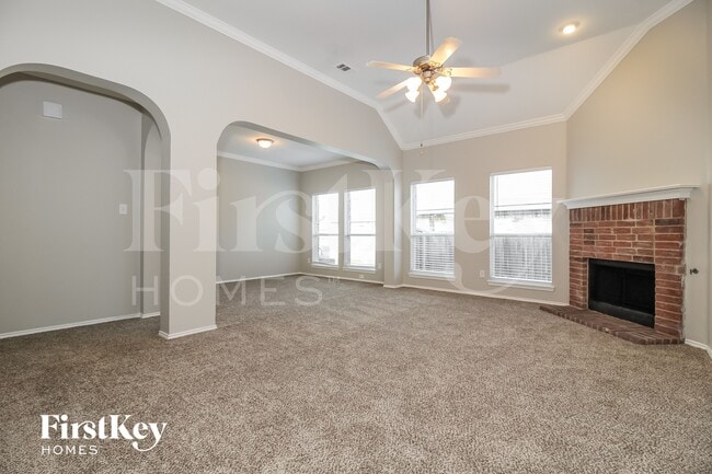 Building Photo - 2925 Oakshire St