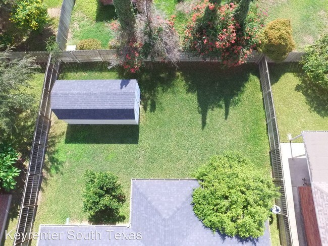 Foto del edificio - 3413 Water Lilly Ave