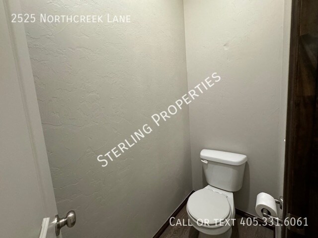 Building Photo - 2525 Northcreek Ln