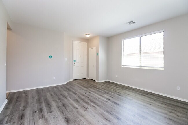 Building Photo - 2174 W Gold Dust Ave
