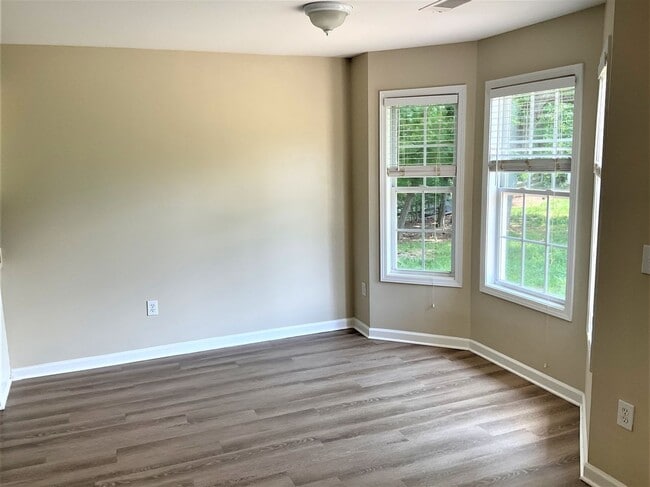 Building Photo - 6860 Bryn Brooke Dr