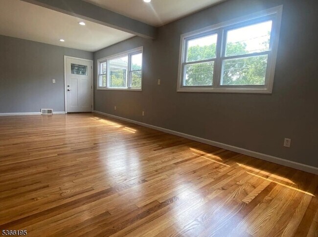 Foto del edificio - 2089 Galloping Hill Rd