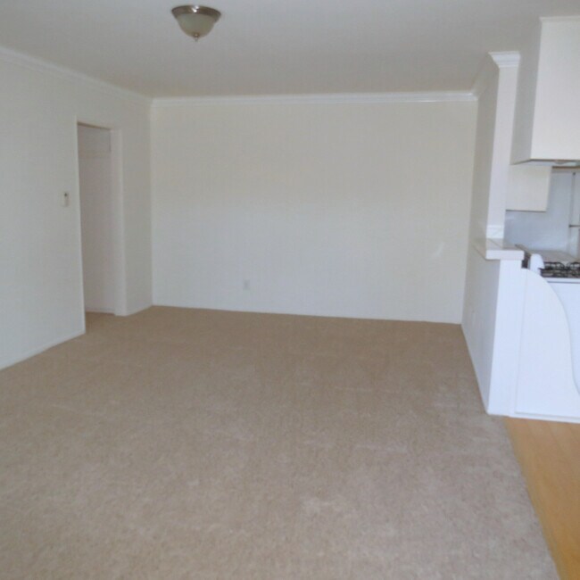 Foto del edificio - 1560 S Centinela Ave