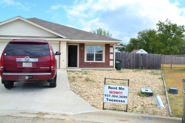 Front entrance - 220 Ryan Cir Apt B