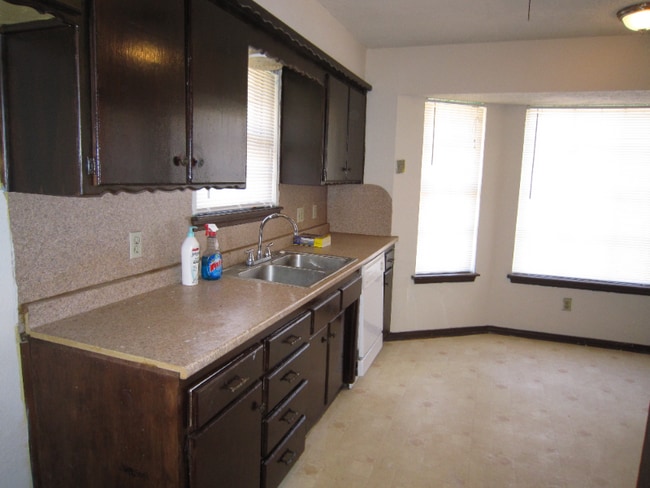 Building Photo - 4910 Fox Ct