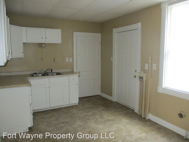 Building Photo - 4 br, 2 bath House - 2131 Fox Avenue