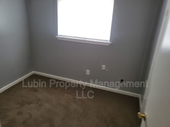 Building Photo - 4699 Spring Valley Dr