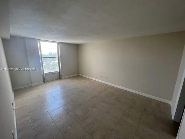 Foto del edificio - 2000 NE 135th St