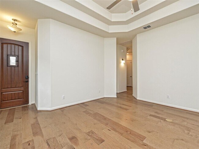 Building Photo - 325 Cartwheel Bend