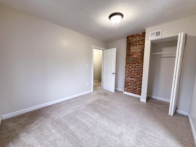 Building Photo - Beautifully Updated 3BR Two-Story Home w/ Fenced Yard & Off-Street Parking