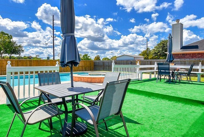 Foto del edificio - 4026 Almond Lake Dr