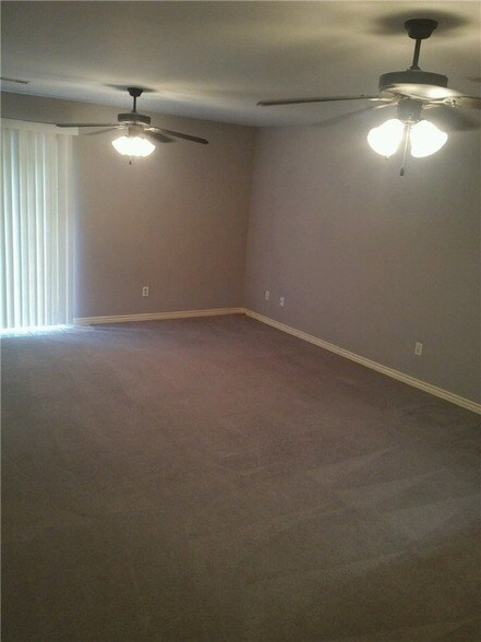 Foto del edificio - 245 Graystone Cir