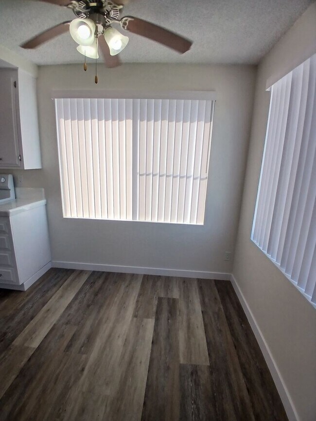Foto del edificio - Large Remodeled 1BD Near Downtown Long Beach!!!