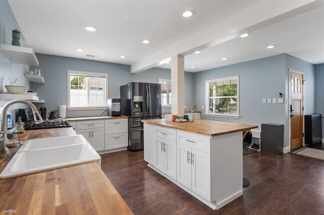 Foto del edificio - 3 br, 1 bath House - 2122 West 177th Street
